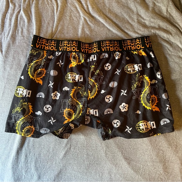 Black Dragon Print Women's Shorts - Picture 2 of 3